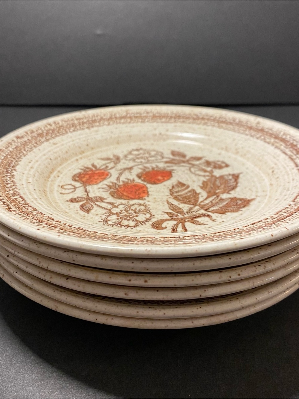 Set of 6 Vintage Homespun Churchill “Wild Strawberry Stoneware Plates - Picture 4 of 5